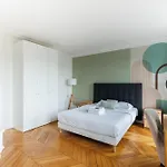 Large 4 Bedroom Near Bastille
