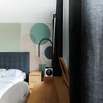 Large 4 Bedroom Near Bastille Париж