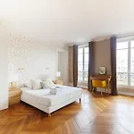 Апартаменты Large 4 Bedroom Near Bastille