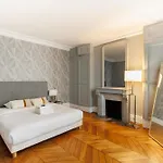 Large 4 Bedroom Near Bastille Париж