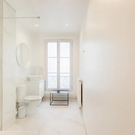 Large 4 Bedroom Near Bastille * Παρίσι