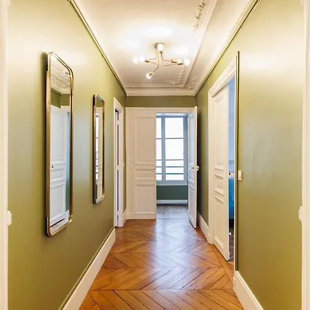 Large 4 Bedroom Near Bastille * Παρίσι