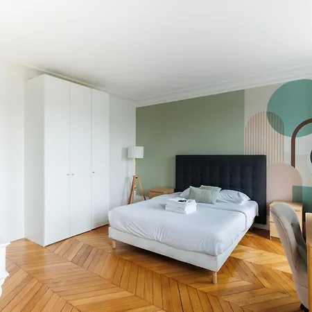 Large 4 Bedroom Near Bastille