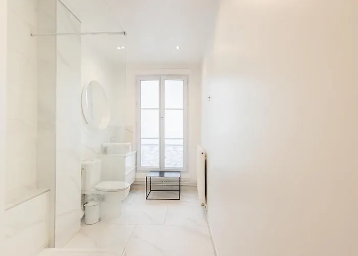 Large 4 Bedroom Near Bastille * Παρίσι