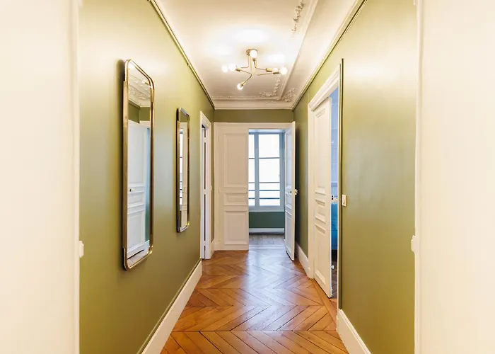 Large 4 Bedroom Near Bastille * Παρίσι