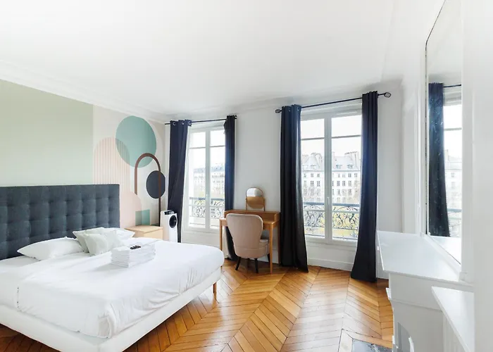 Large 4 Bedroom Near Bastille Παρίσι