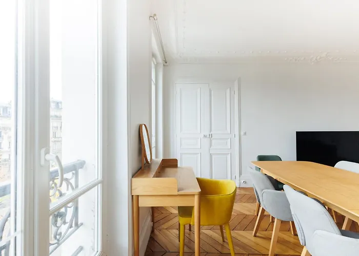 Large 4 Bedroom Near Bastille *