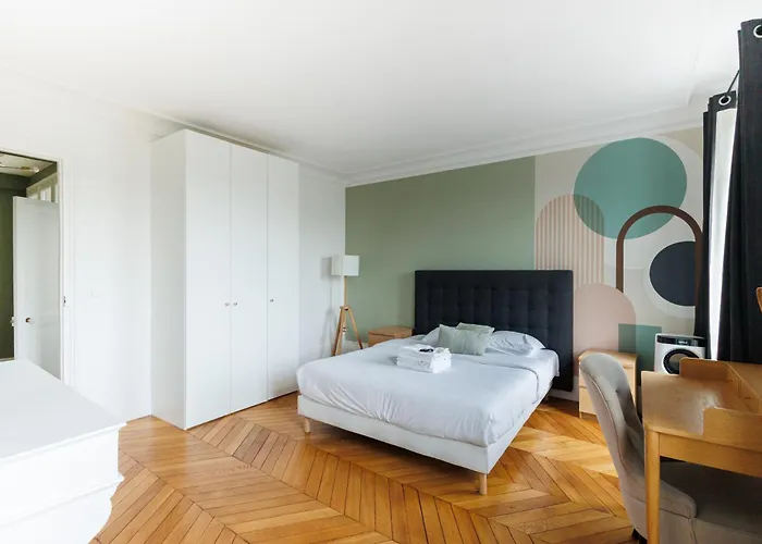 Large 4 Bedroom Near Bastille