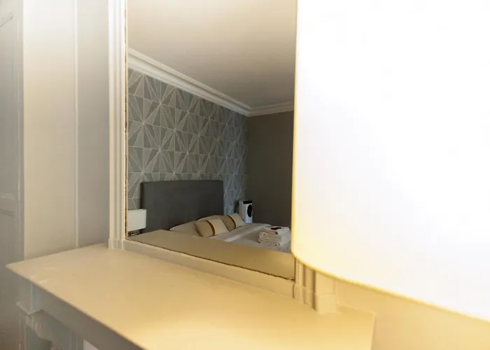 Large 4 Bedroom Near Bastille Διαμέρισμα Παρίσι