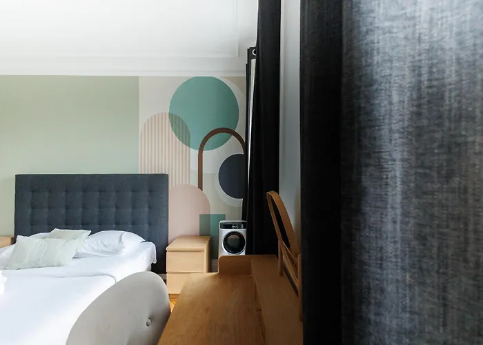 Large 4 Bedroom Near Bastille Παρίσι