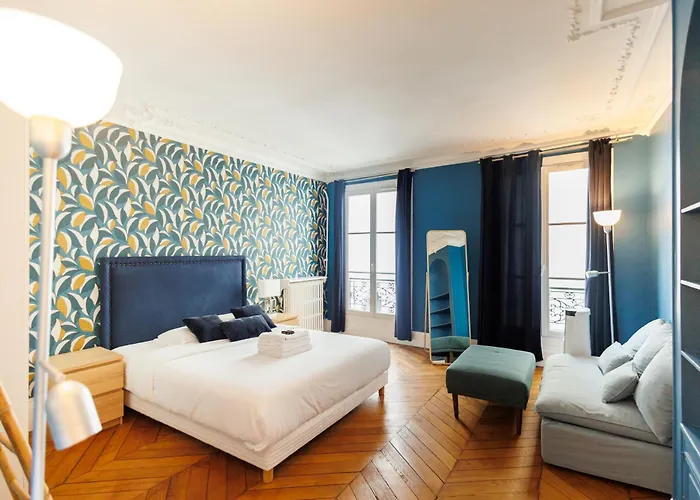 Large 4 Bedroom Near Bastille Διαμέρισμα