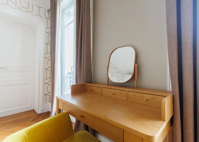 Large 4 Bedroom Near Bastille * Παρίσι